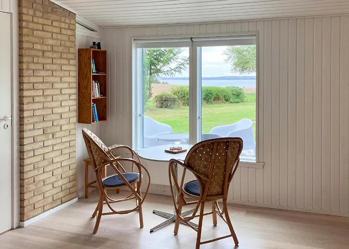 In Hyllinge With House Sea View Semesterbostad